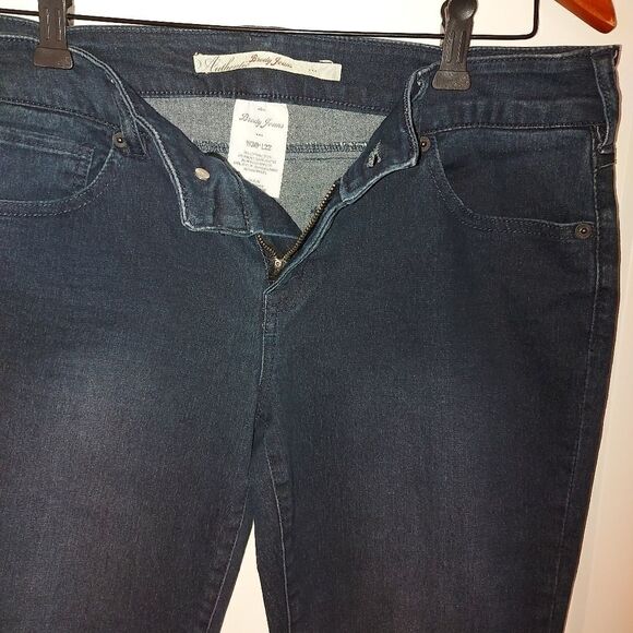 BRODY CAPRIS - Picture 7 of 10